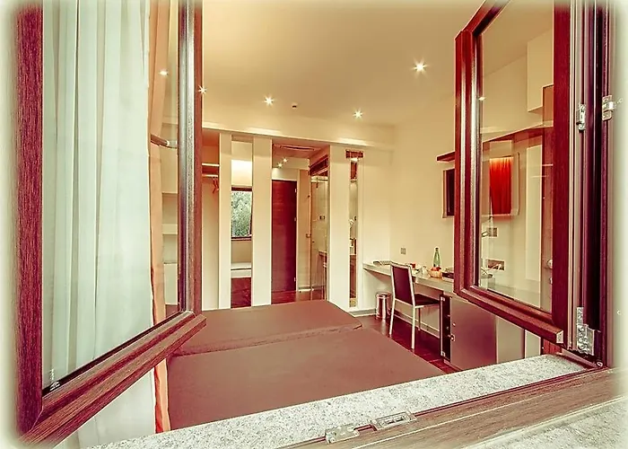 Ways Garden & Leisure Hotel 4*